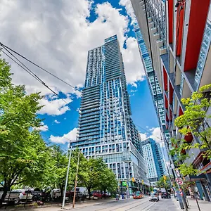 Luxury 2 Bedroom High Floor Close To Eaton Center Guest house